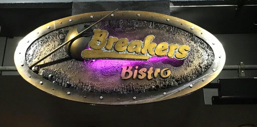 BreakersBistroLogo Strand Mall